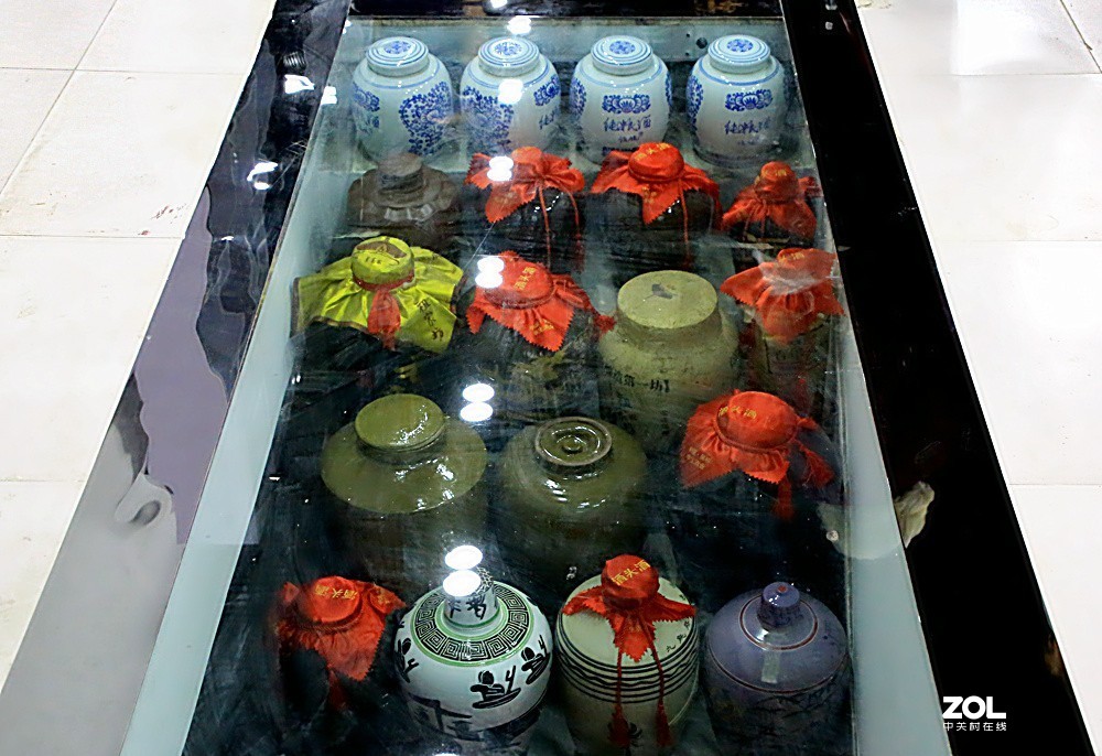 中国最大的酒器具博物馆臻艺酒具藏品馆淘瓷酒瓶