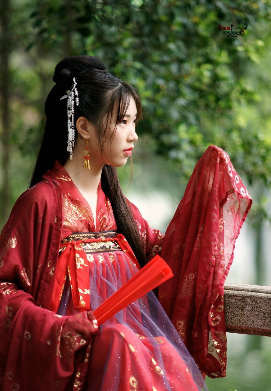 古装红衣少女可乐