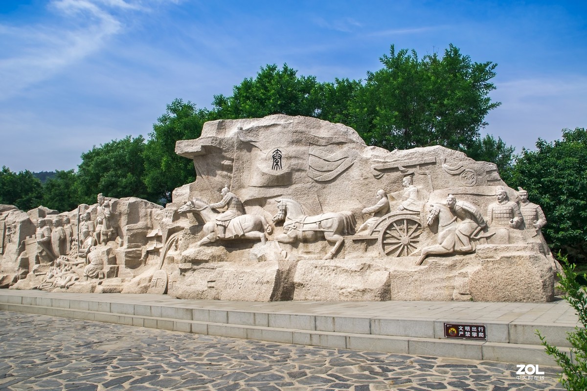 陕西韩城司马迁祠前广场的大型塑像群