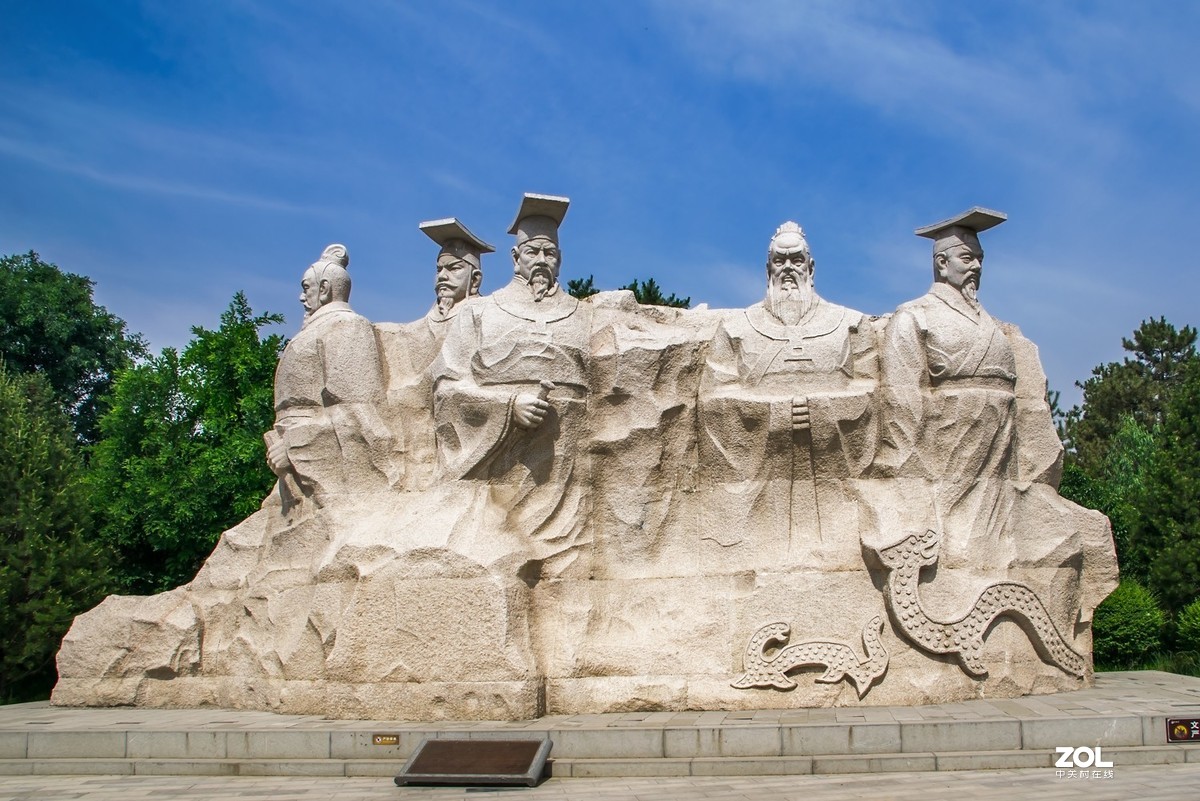 陕西韩城司马迁祠前广场的大型塑像群