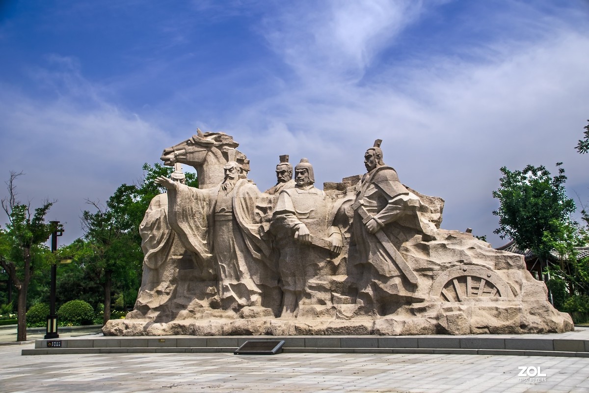 陕西韩城司马迁祠前广场的大型塑像群