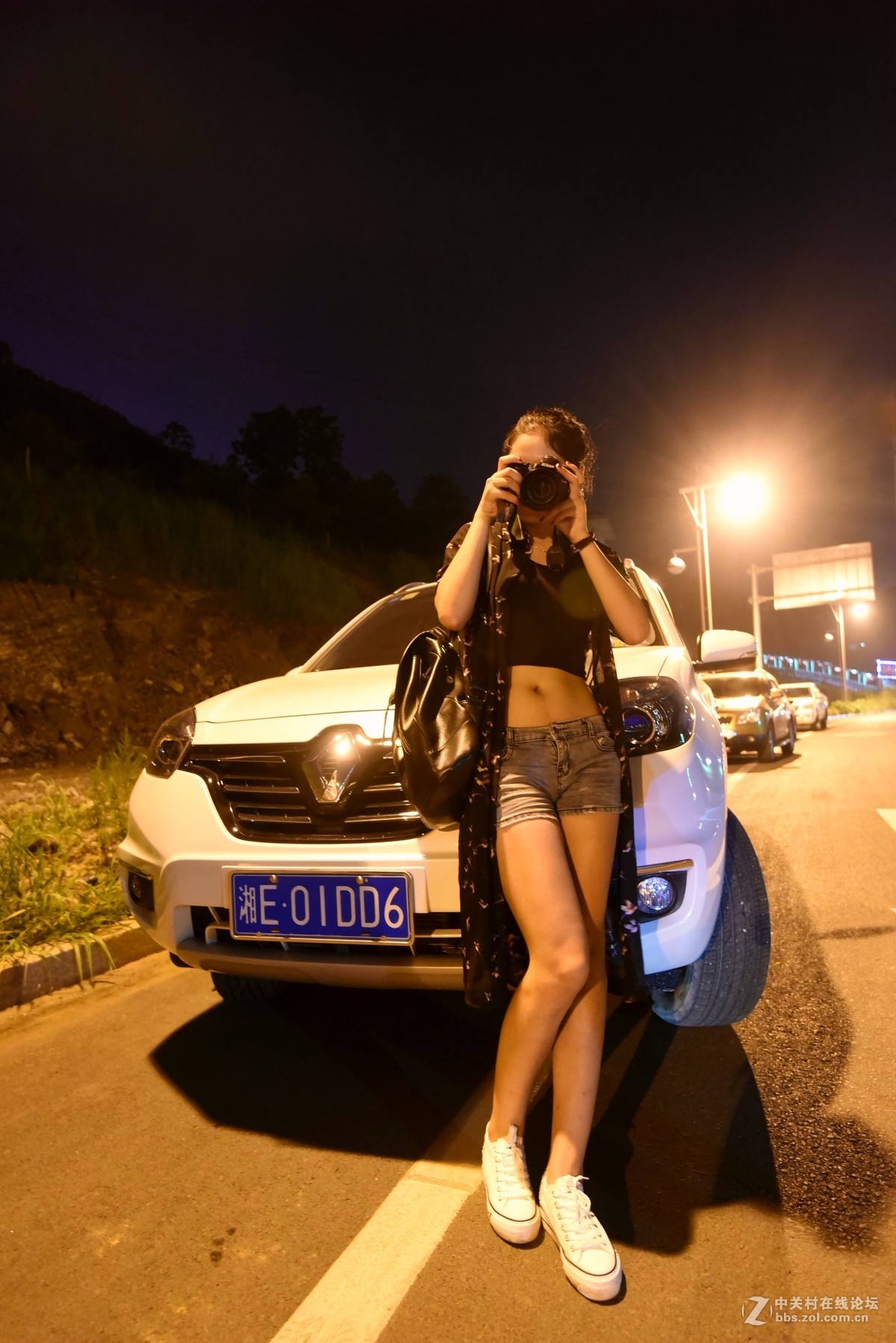 夜色中的长腿美女摄影师慕幽