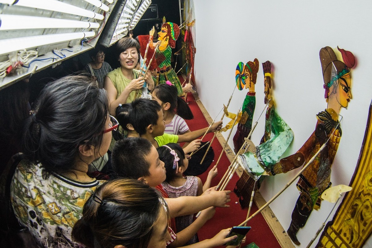 皮影戏“红舞鞋”的台里台外