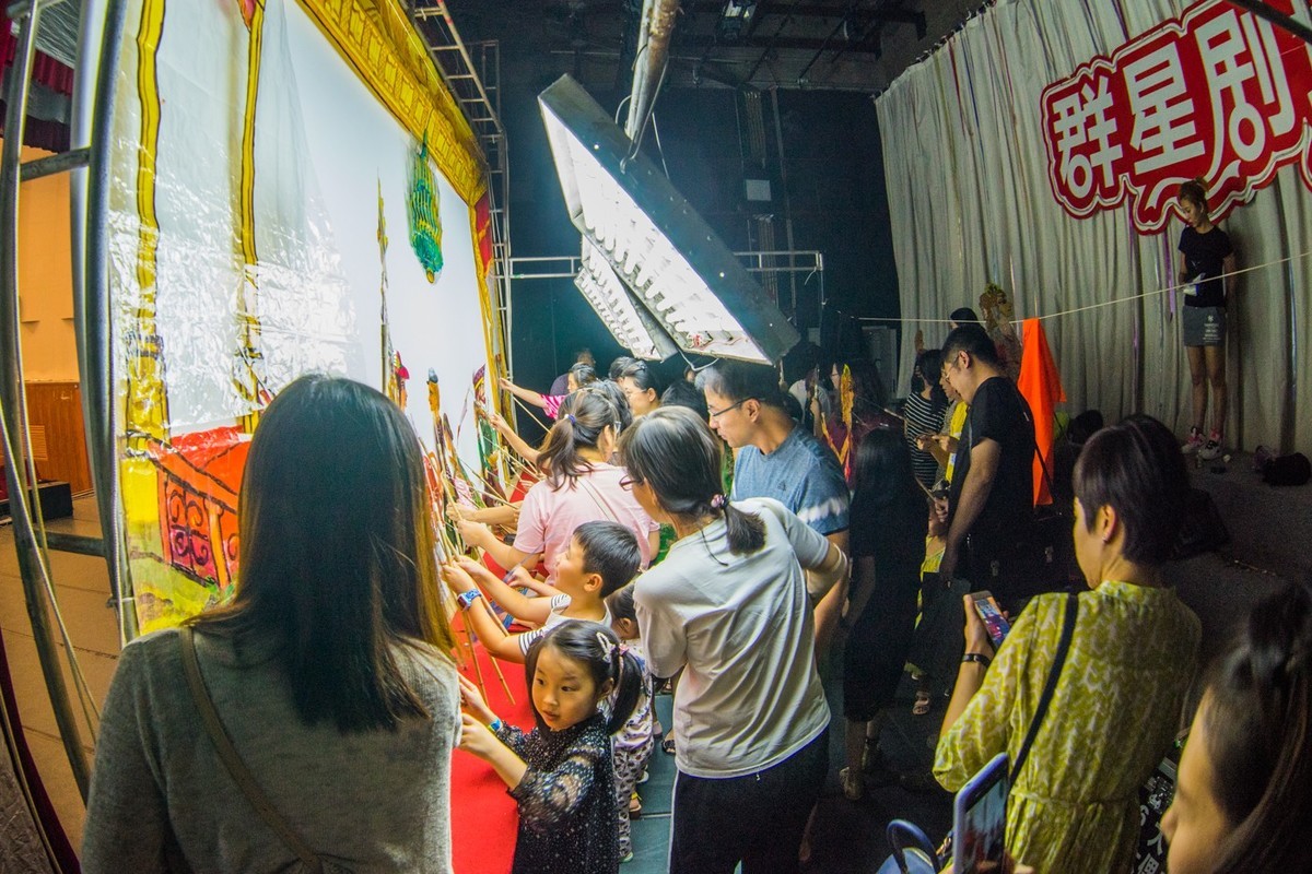 皮影戏“红舞鞋”的台里台外