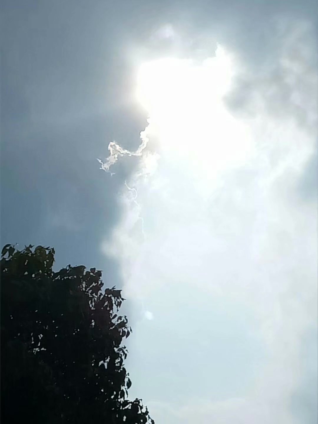 第一次拍蓝天白云，拍的不好，大家指点一下。