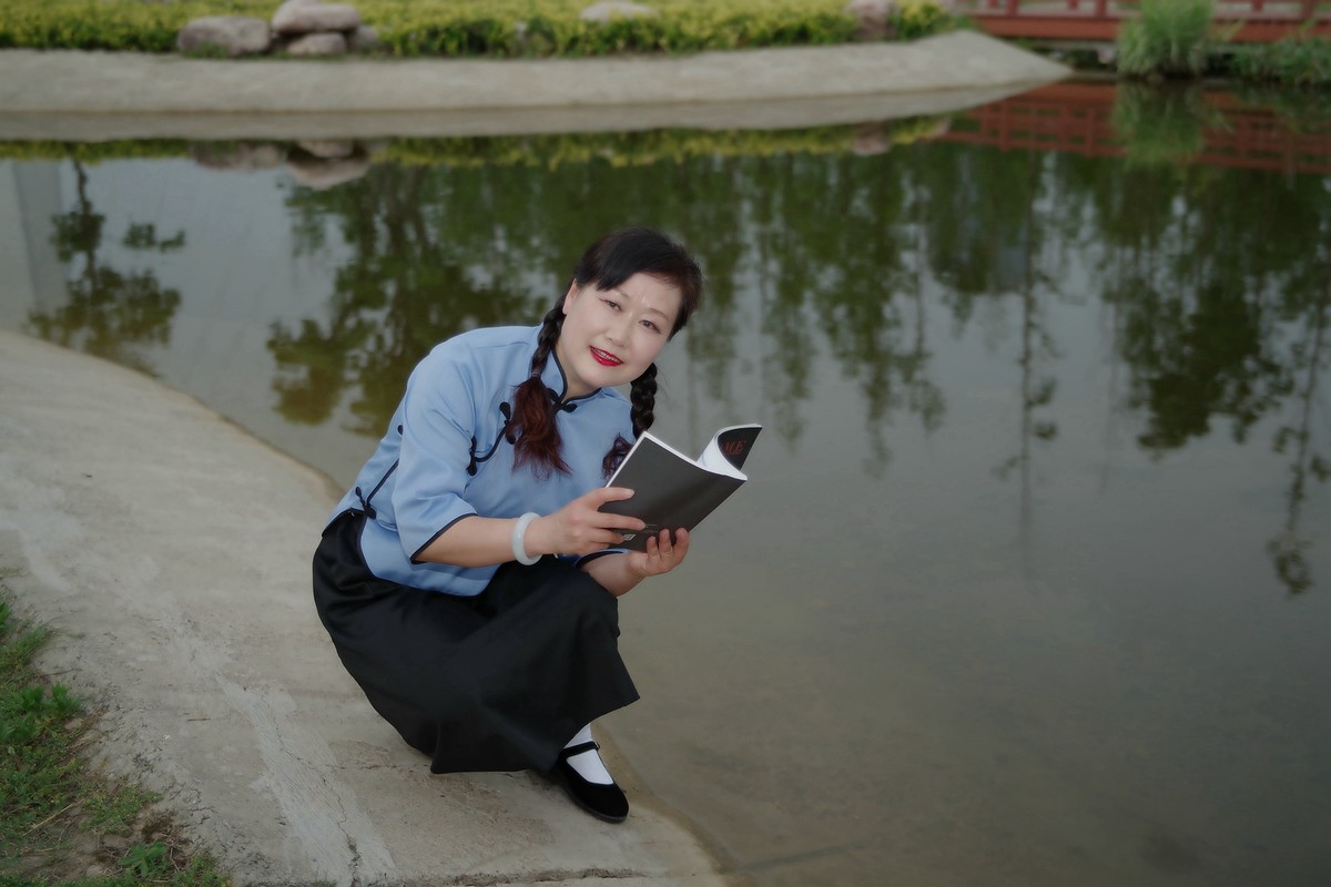 环境人像外拍锦锦美女老师池塘边的民国风