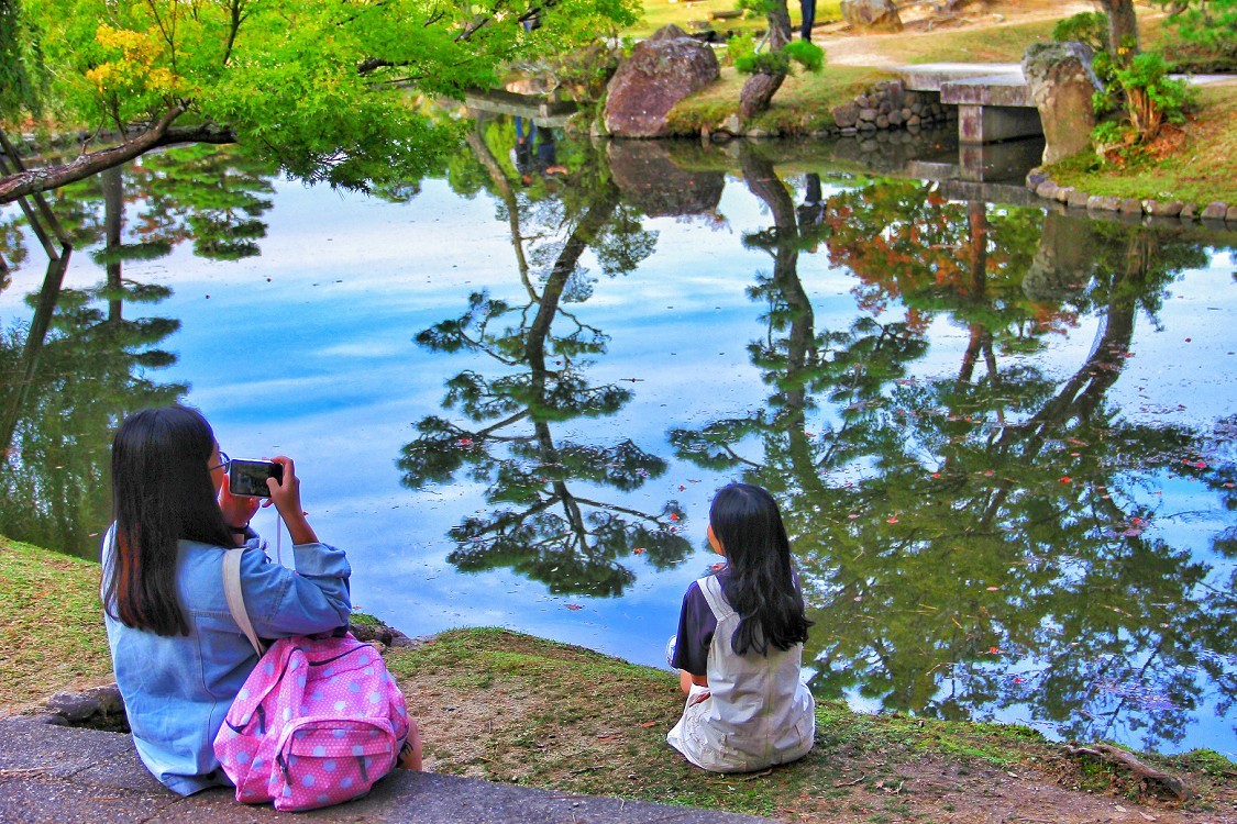 日本旅游六《进入景点抓拍的美女》人挤人看到美女就咔嚓大爷来了管你同意不同意！