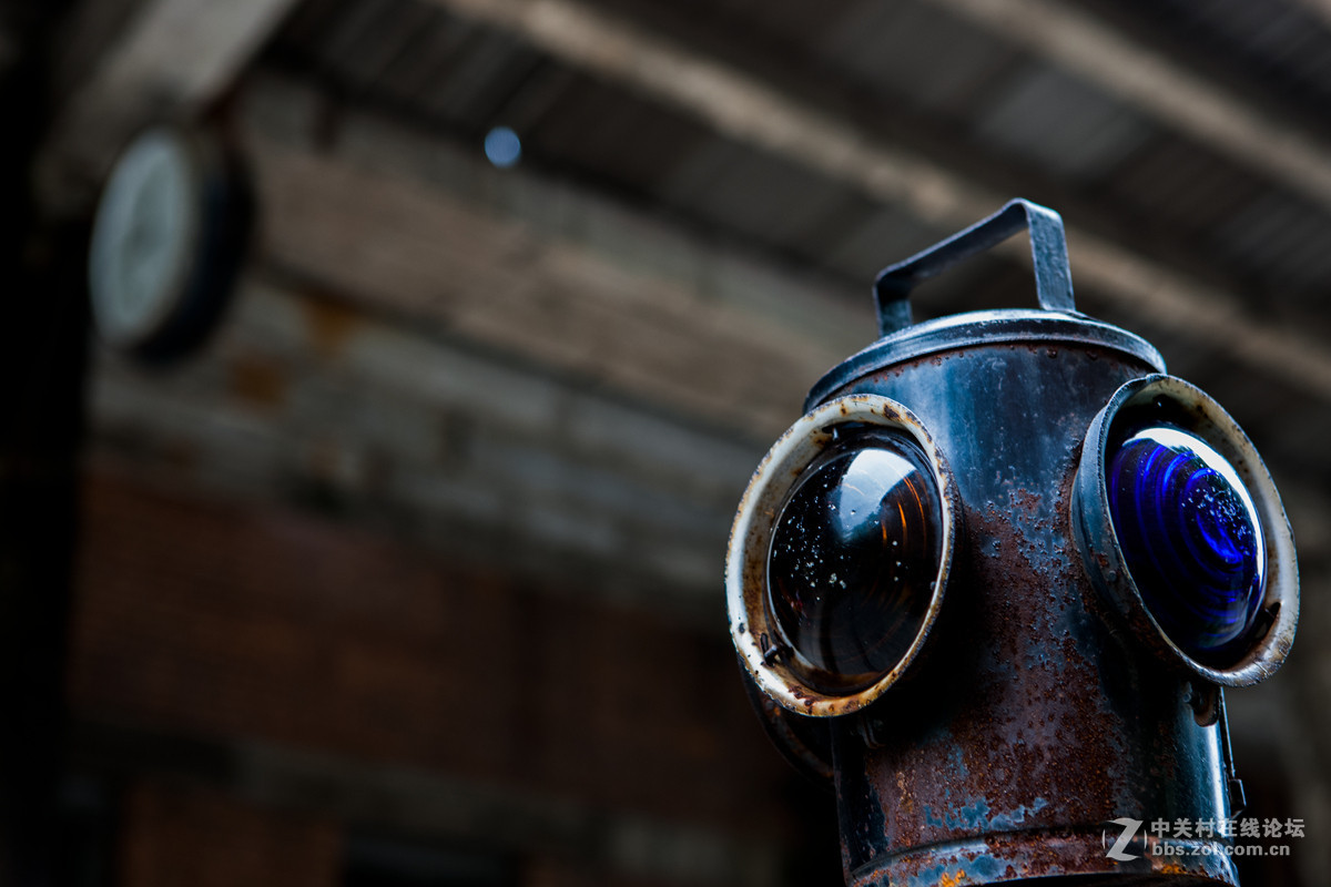 一堆烂铜、烂铁、烂房子；妹纸、杂锦煲！