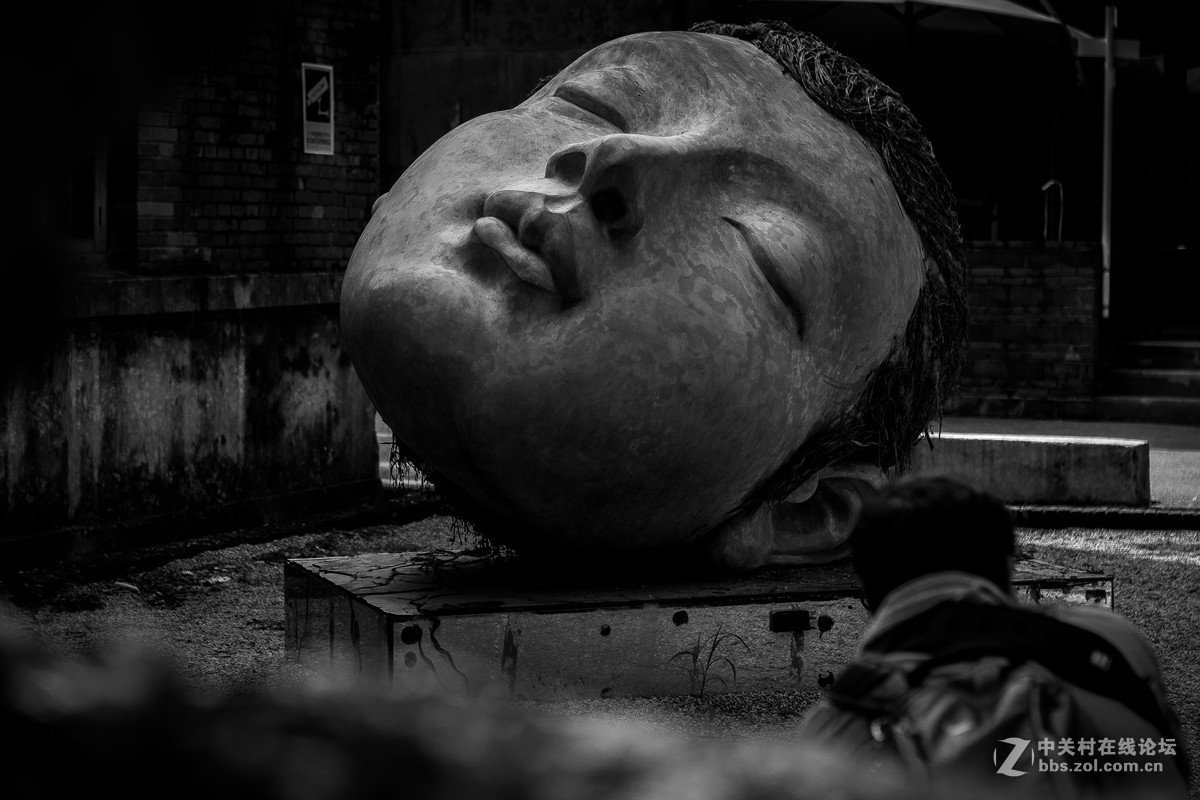 一堆烂铜、烂铁、烂房子；妹纸、杂锦煲！