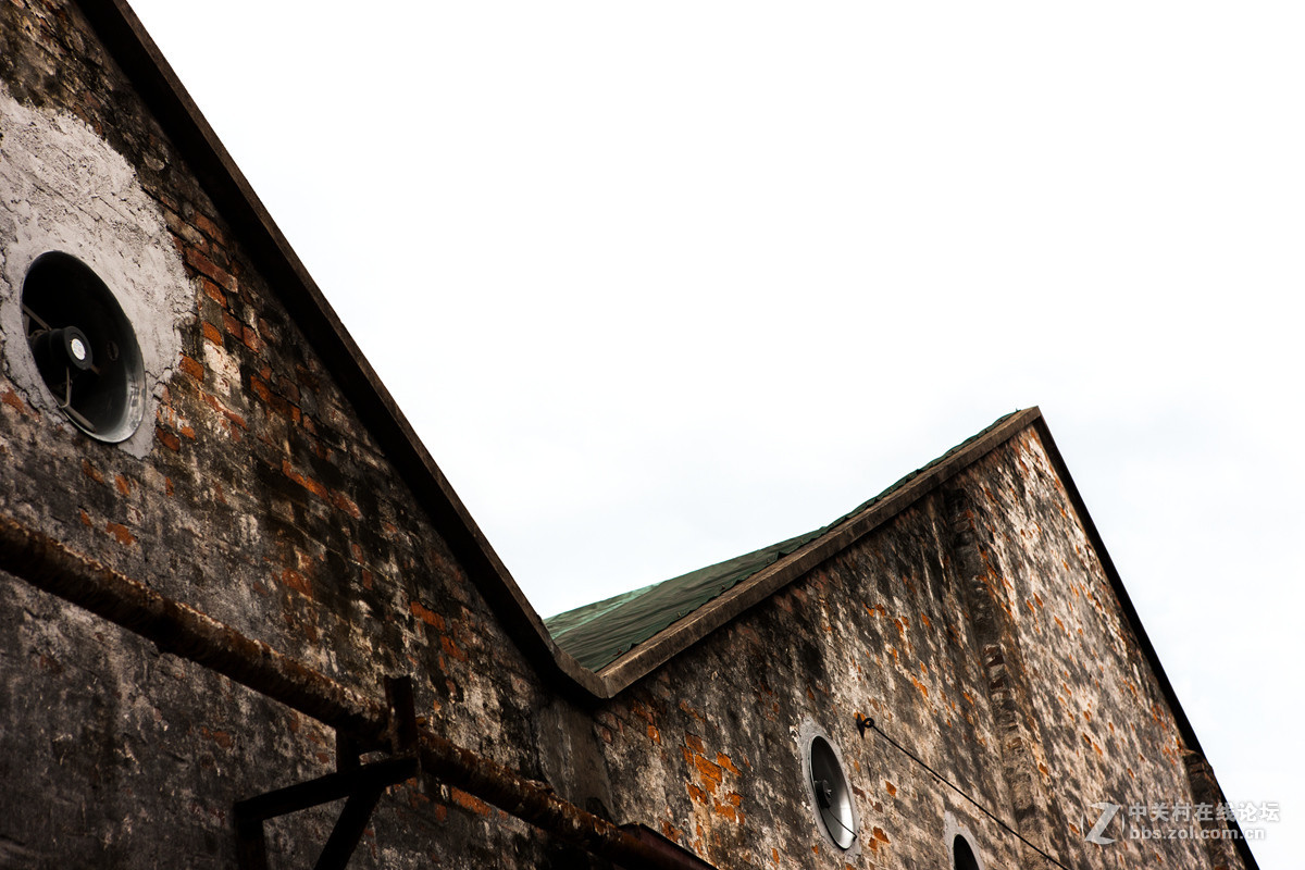 一堆烂铜、烂铁、烂房子；妹纸、杂锦煲！