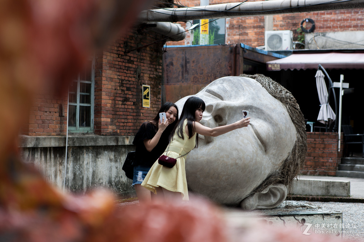 一堆烂铜、烂铁、烂房子；妹纸、杂锦煲！