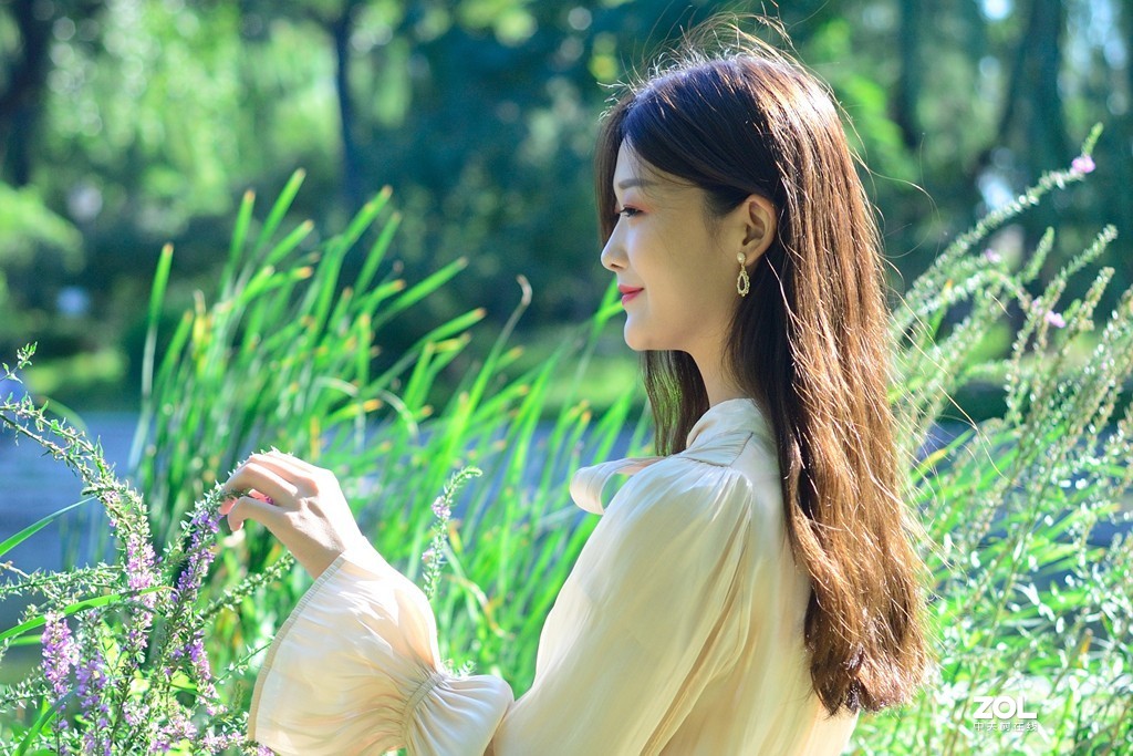 #激萌夏日 美人来袭#夏日里的俏丽女孩