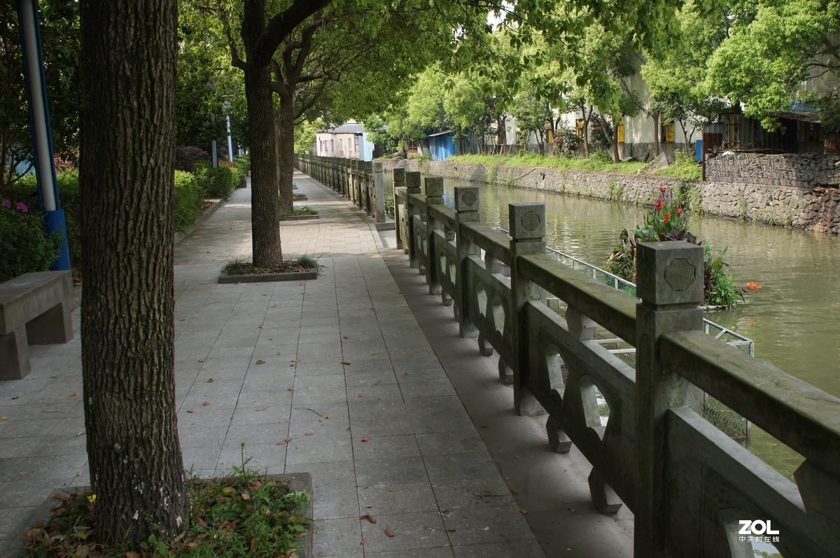 美能达24-85算全幅还是半幅头？