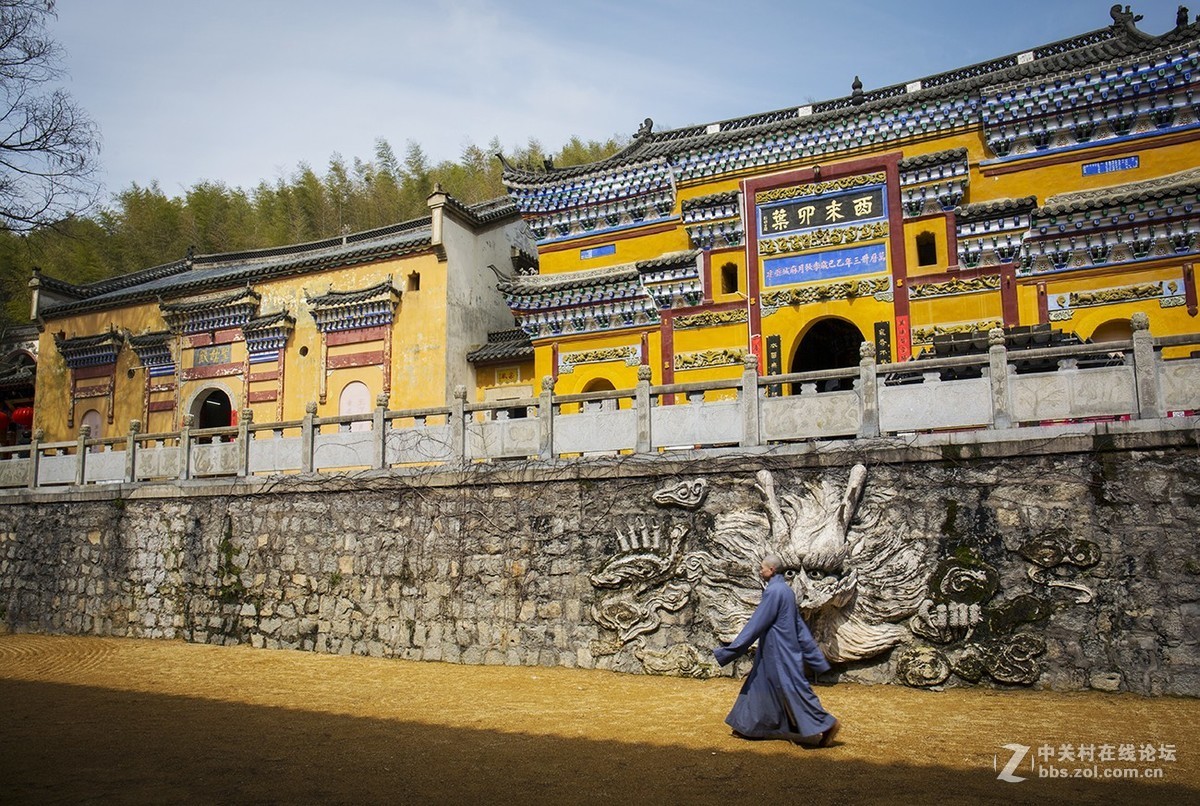 偷得半日寺中游