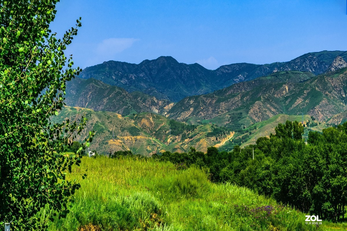 "敕勒川,阴山下,天似穹庐"