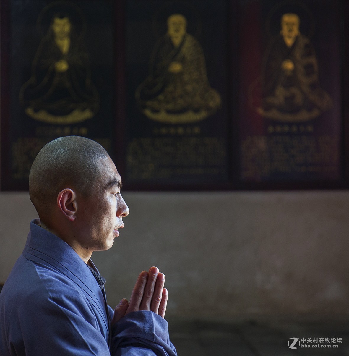 偷得半日寺中游