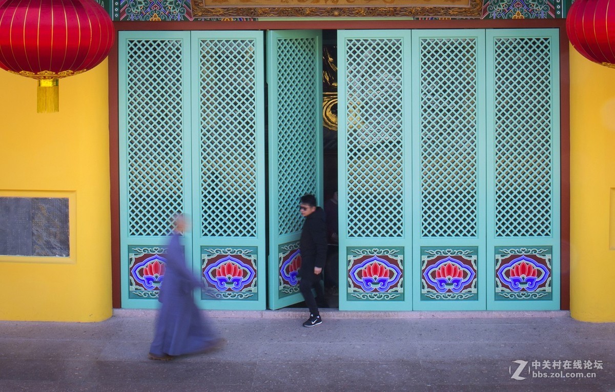 偷得半日寺中游