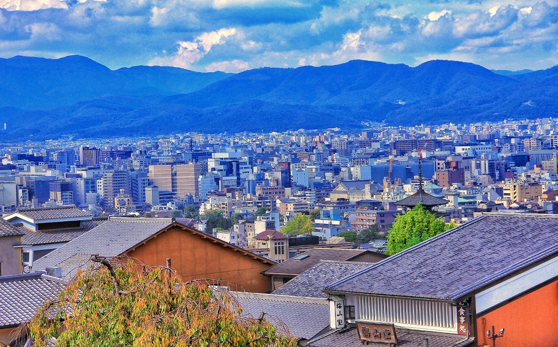 日本旅游七《花花绿绿都是美女》挂两个相机更有优势，老槐版主这条件更成熟！哈哈