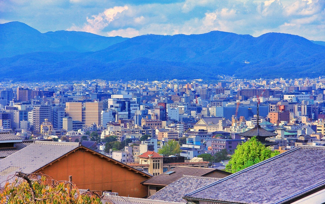 日本旅游七《花花绿绿都是美女》挂两个相机更有优势，老槐版主这条件更成熟！哈哈