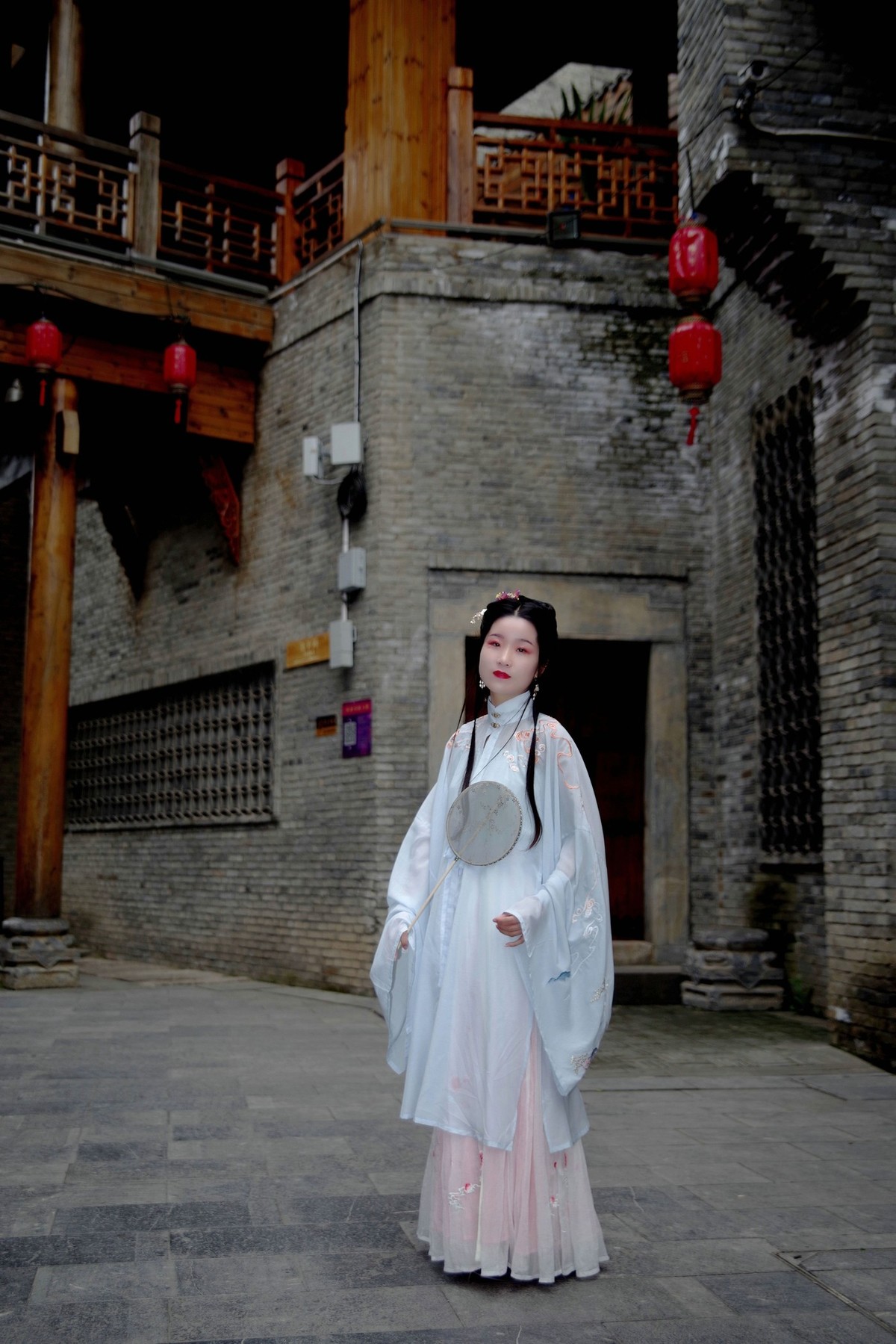 环境人像外拍--橙子女孩休闲在汉口里！。。。。。