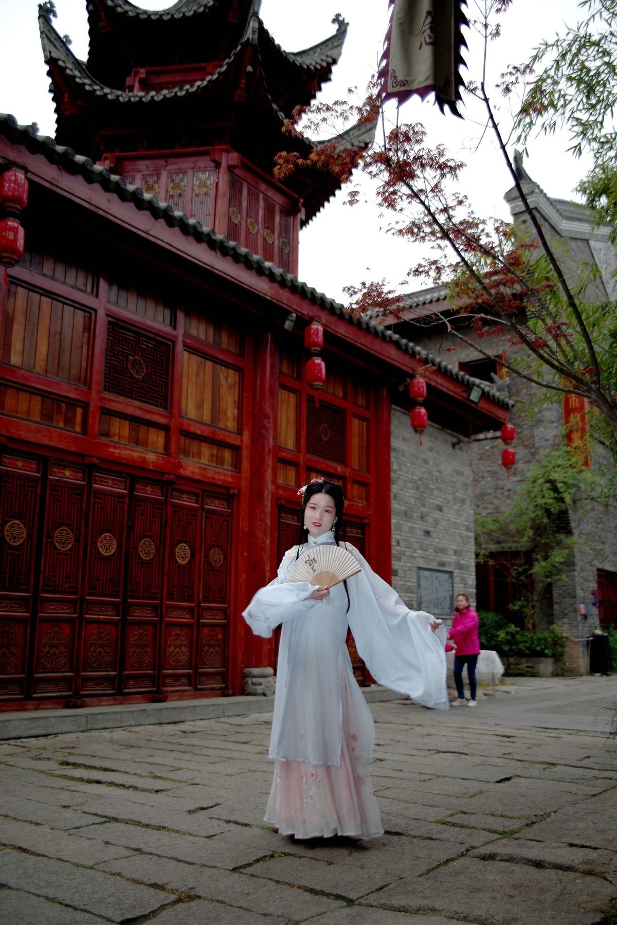 环境人像外拍--橙子女孩休闲在汉口里！。。。。。