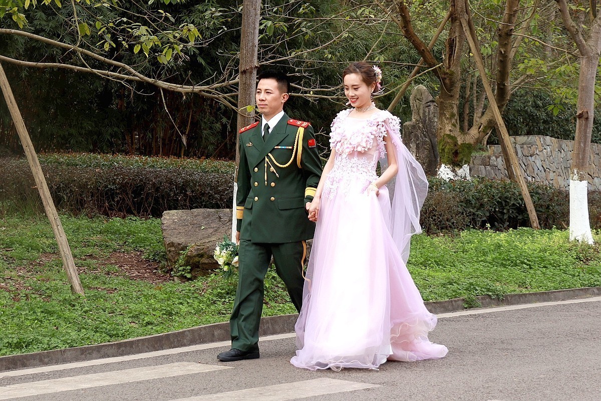 这12对军人结婚照都太好看啦！_央广网