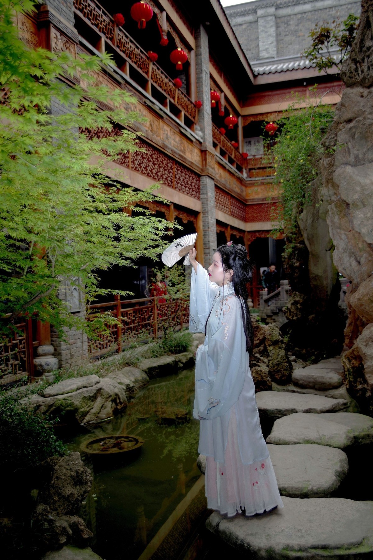 环境人像外拍--橙子女孩休闲在汉口里！。。。。。