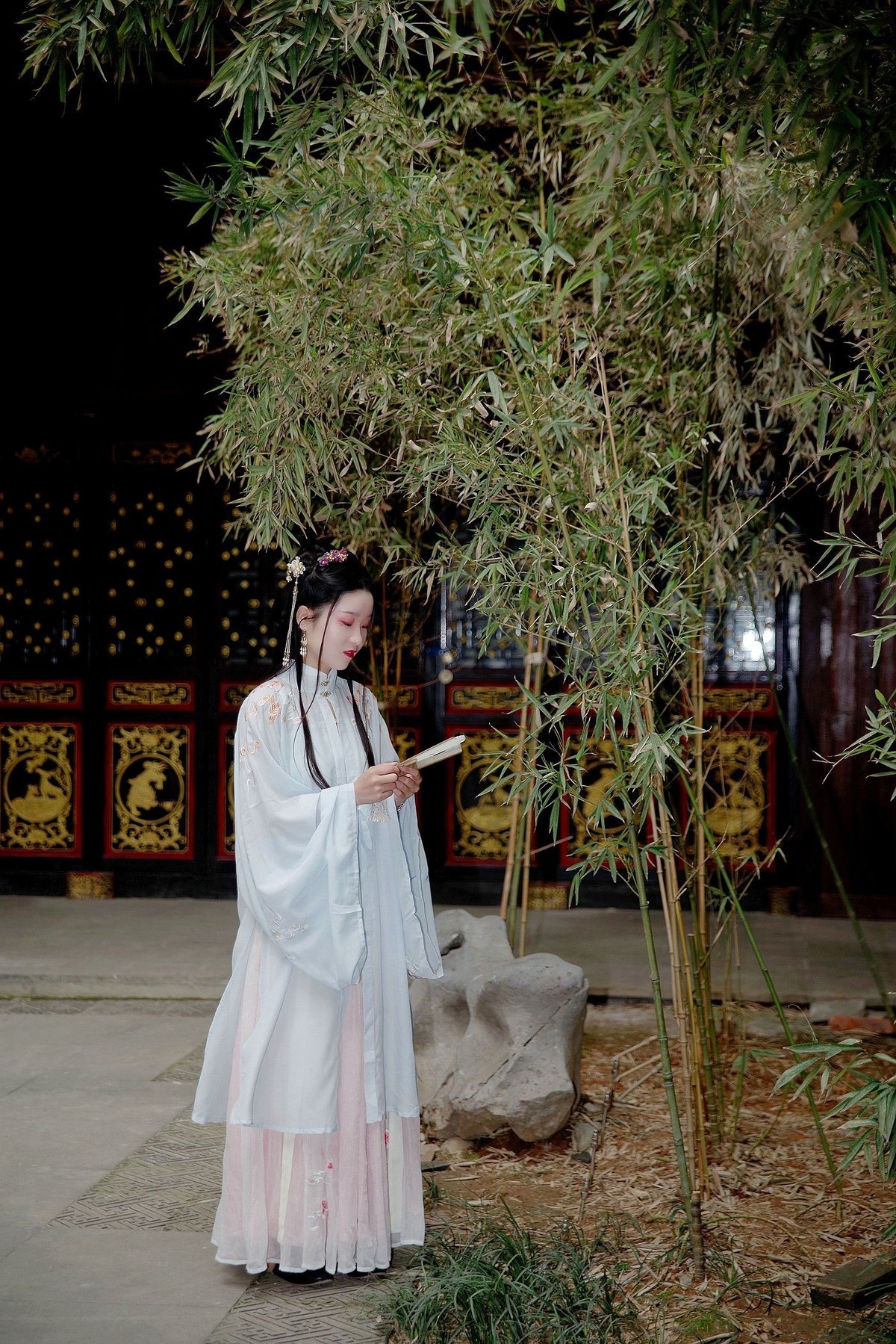 环境人像外拍--橙子女孩休闲在汉口里！。。。。。