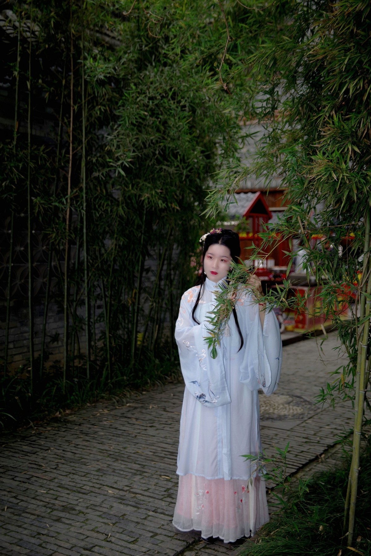 环境人像外拍--橙子女孩休闲在汉口里！。。。。。