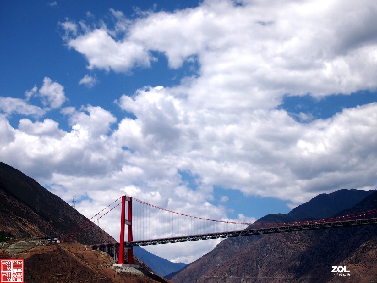 坐落在大渡河的川藏第一高架桥