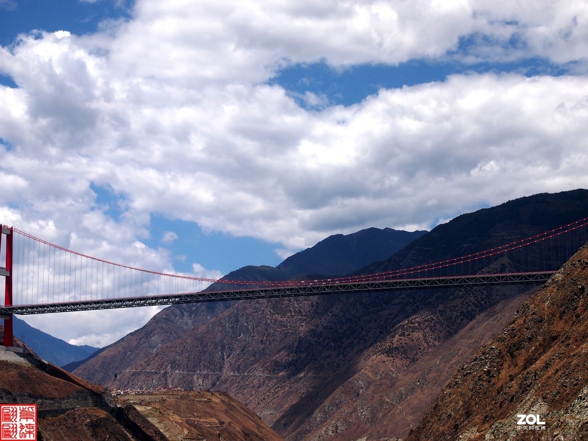 坐落在大渡河的川藏第一高架桥
