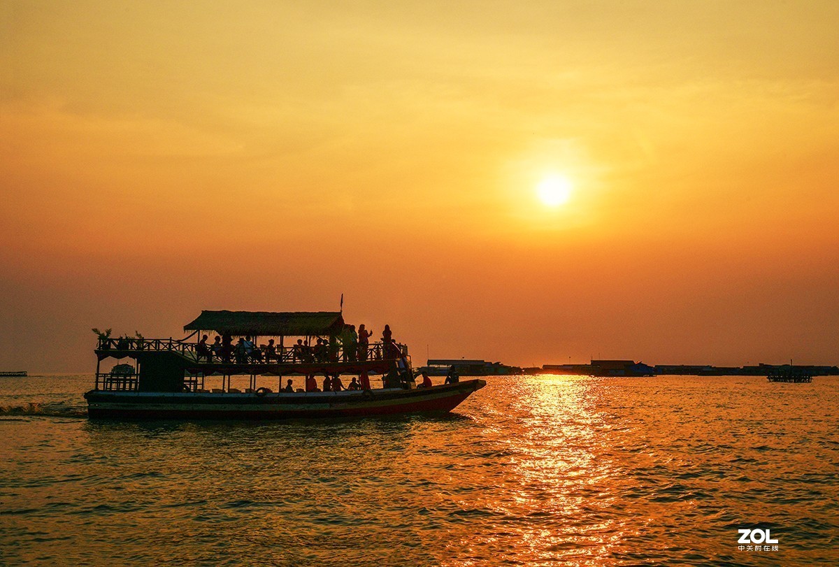 走马观花看世界-《柬埔寨洞里萨湖的夕阳》
