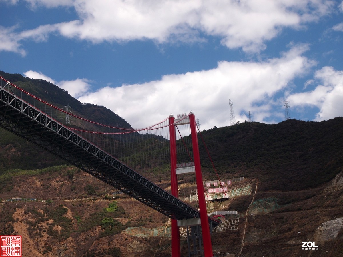 坐落在大渡河的川藏第一高架桥