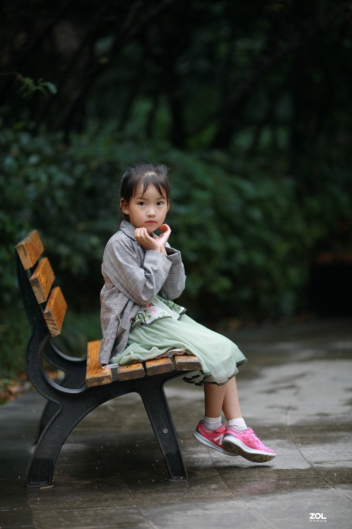 宾得K5老友5D2+135L试机拍小朋友JPG直出后只略微裁剪