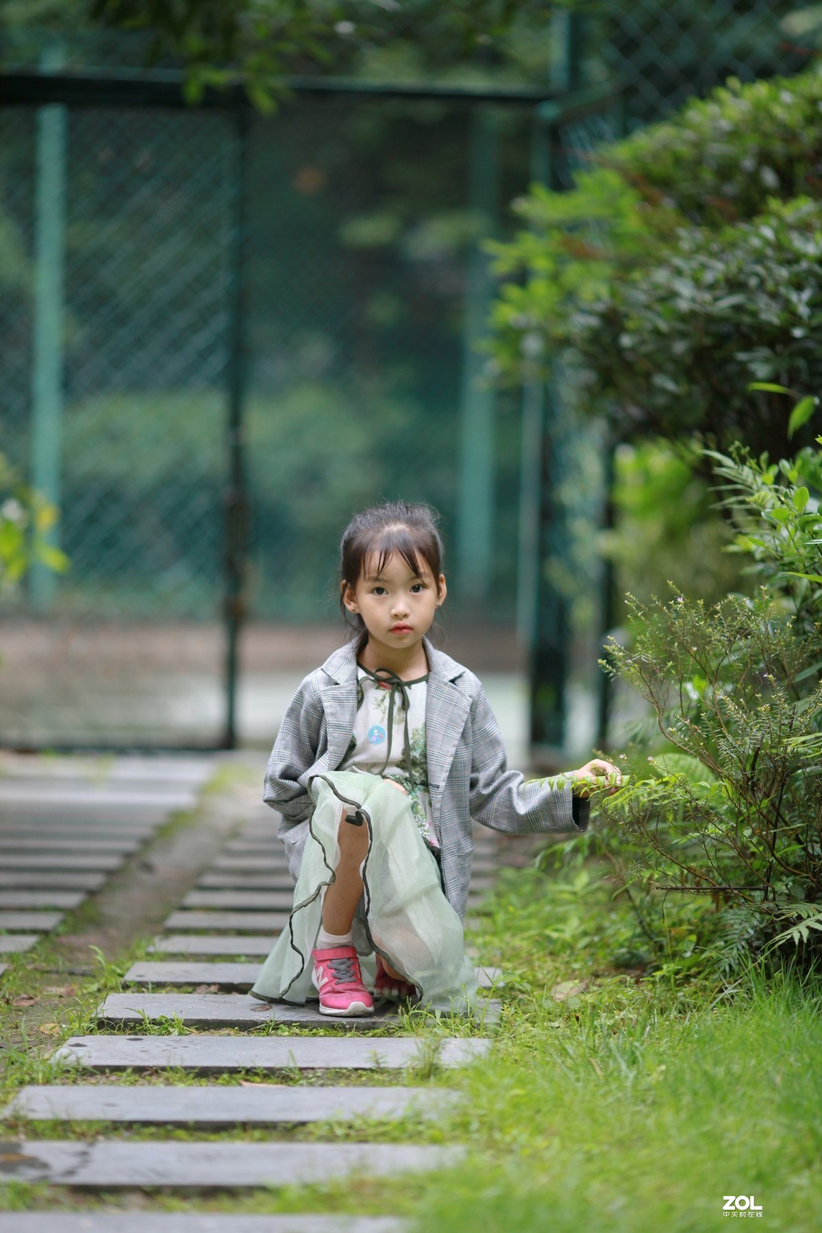 宾得K5老友5D2+135L试机拍小朋友JPG直出后只略微裁剪