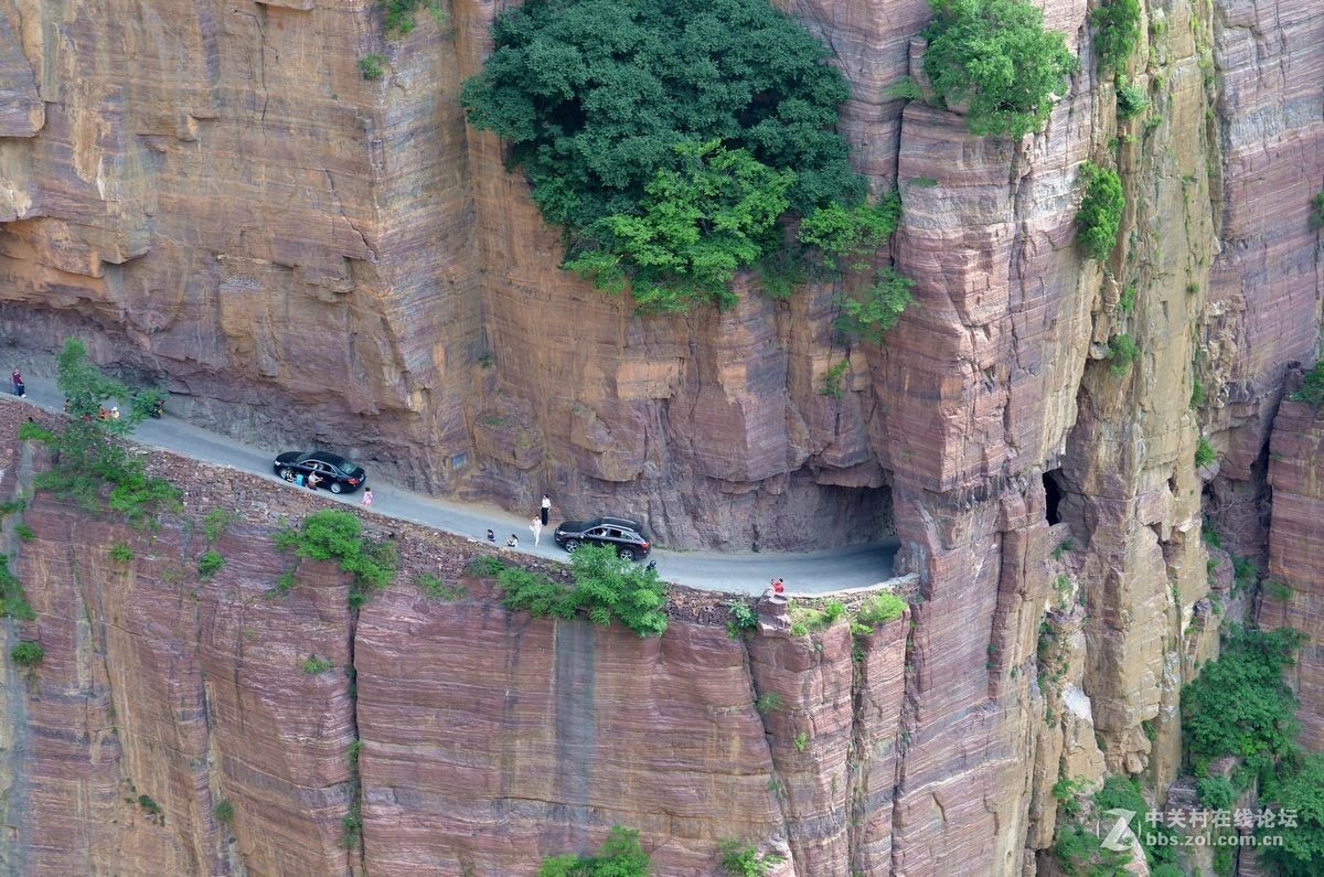 万仙山风景区郭亮村挂壁公路