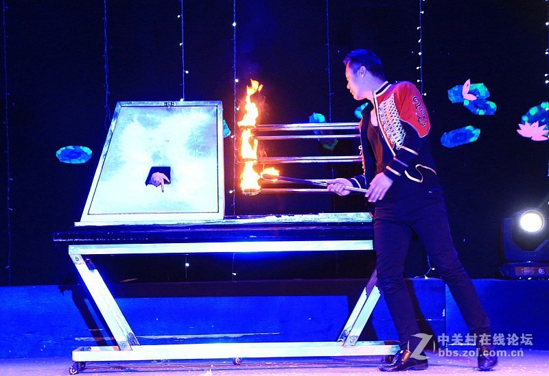 吳桥杂技大世界：魔术：大变活人！