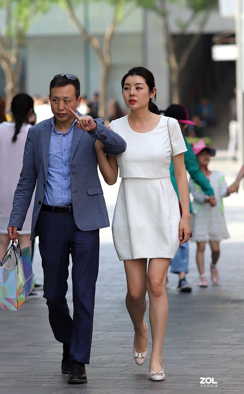 一组街拍短连衣裙美腿小姐姐