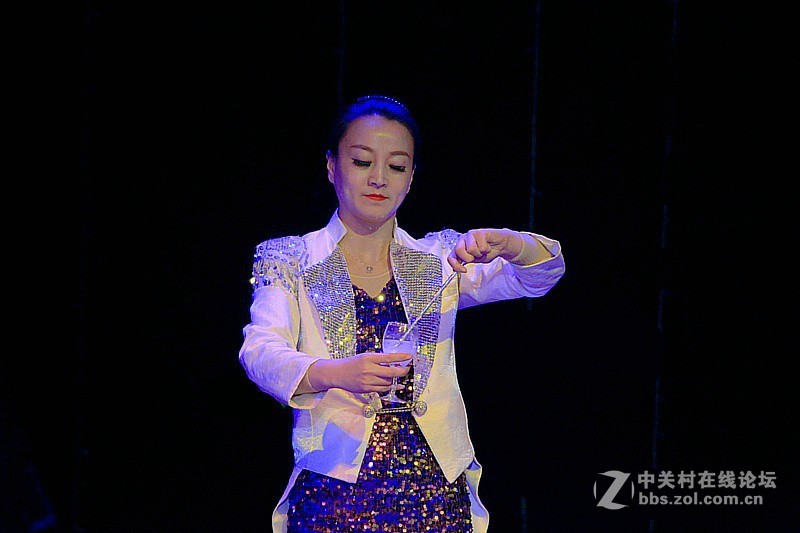 吳桥杂技大世界：魔木：变鸽！