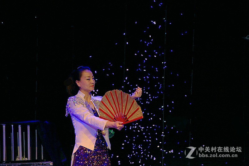 吳桥杂技大世界：魔木：变鸽！