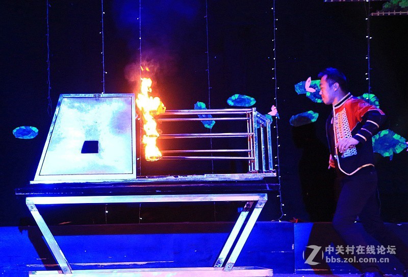 吳桥杂技大世界：魔术：大变活人！