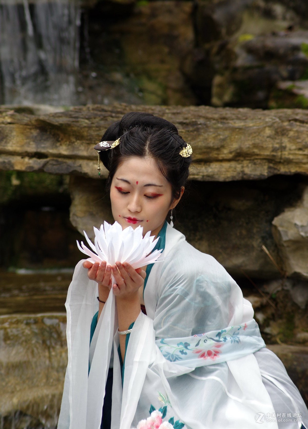 好久没来了，回来看看在大家。在园博园厚着脸皮抓拍几张，望大家多多指点。