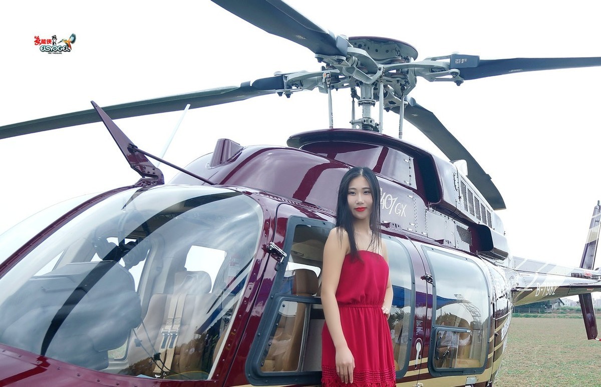 直升机下美女潇潇