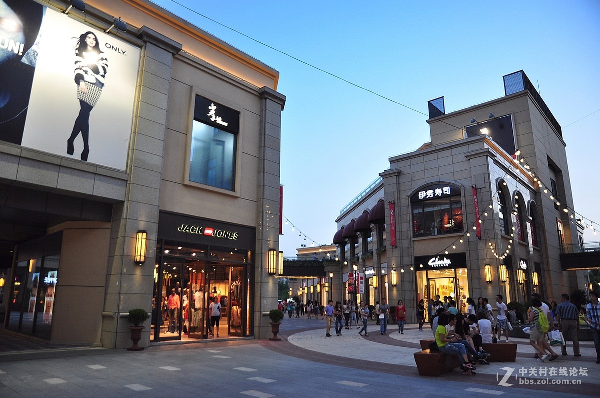 上海长泰广场开放式购物中心落成开业