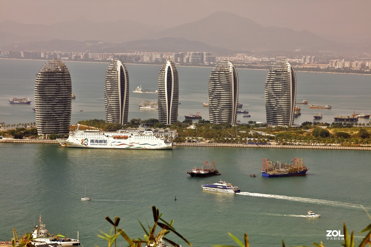 海南岛三亚市全貌