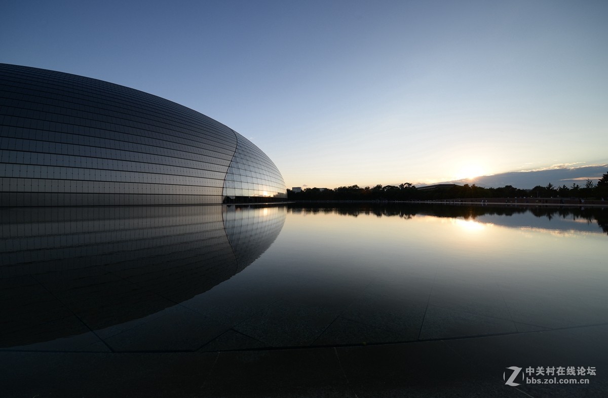 夕阳下的大剧院