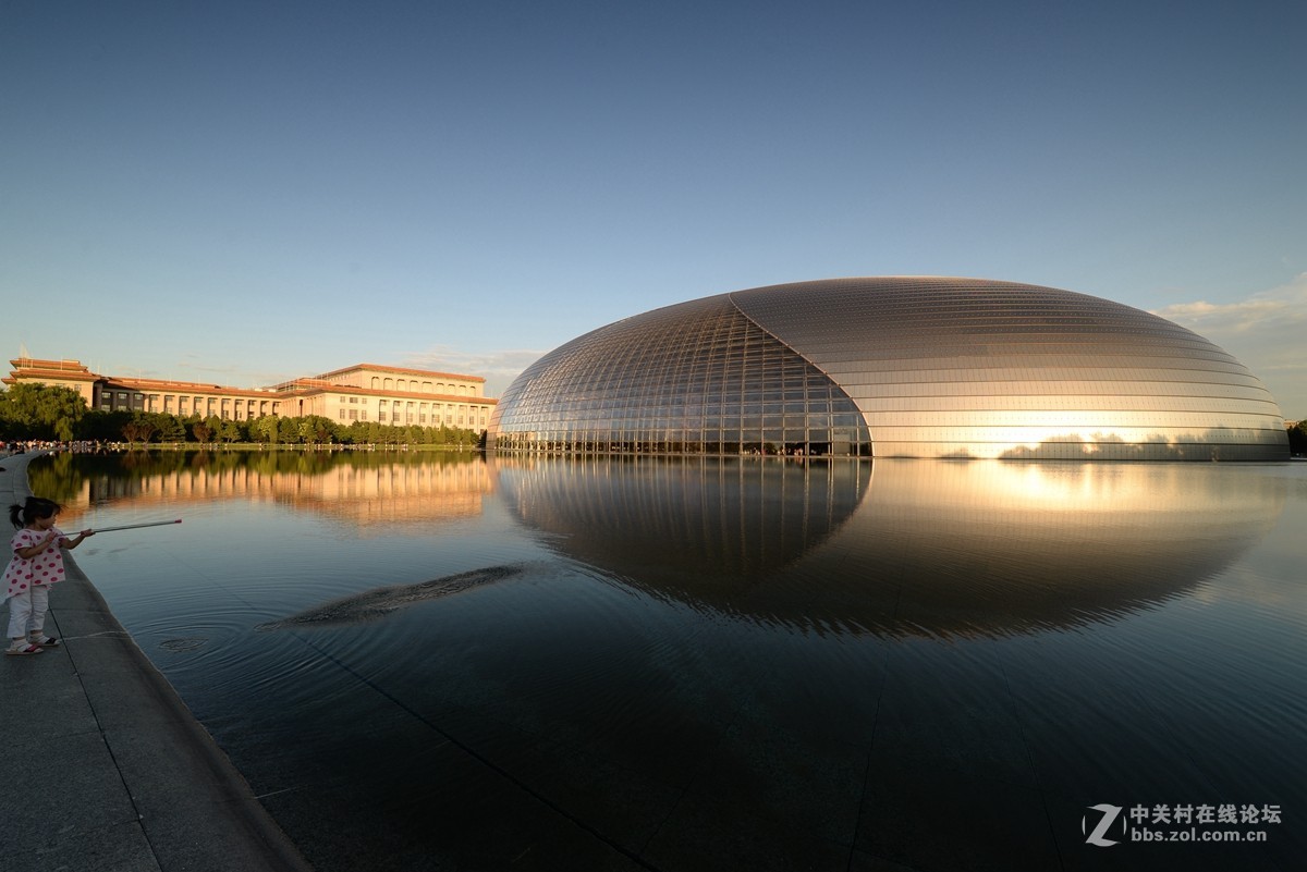夕阳下的大剧院
