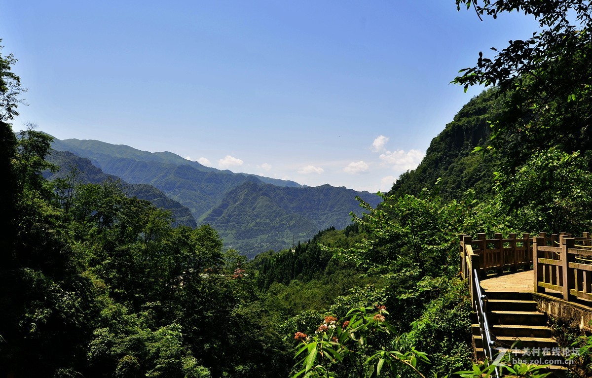 烈日当顶拍山耍，光线太硬没办法。