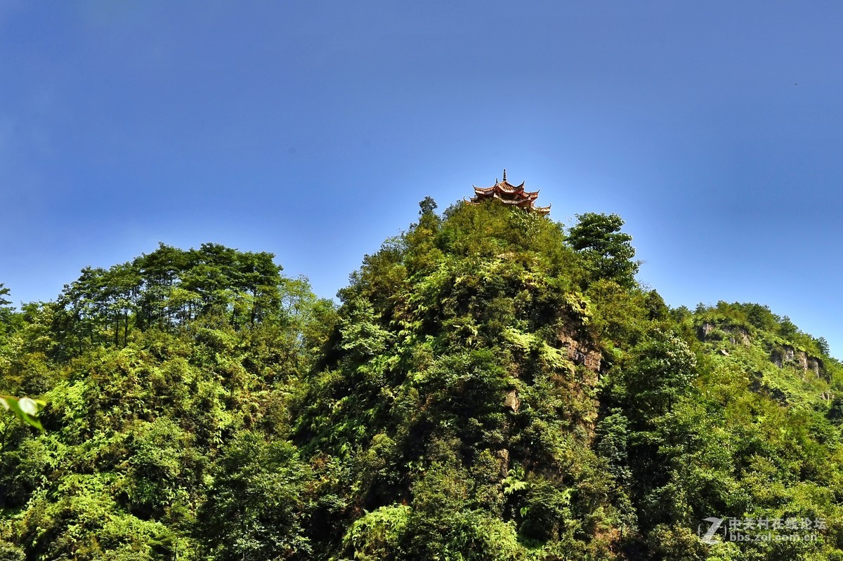 烈日当顶拍山耍，光线太硬没办法。