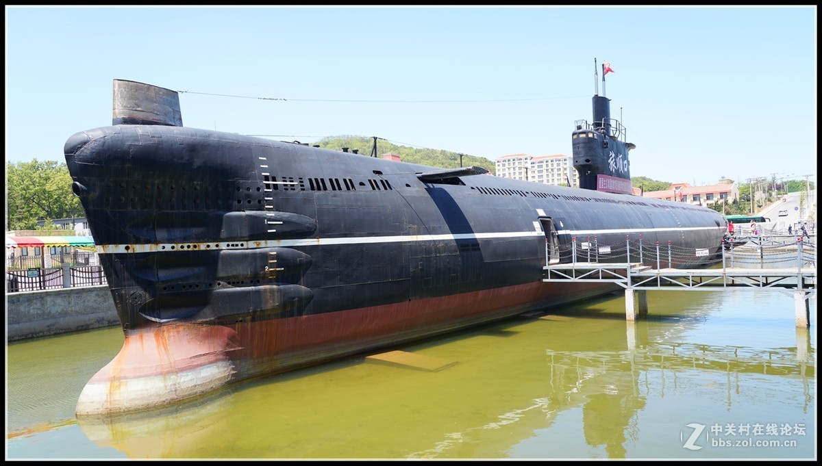 中国第一艘可参观的     旅顺号033型潜艇，